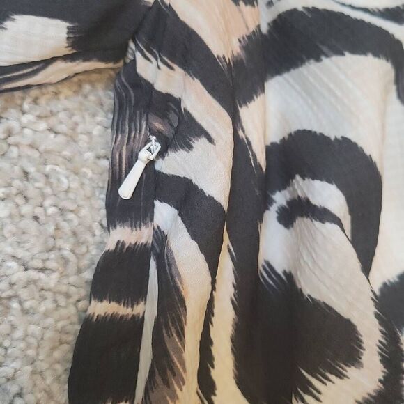 Anthropologie Graphic Print Mini Wrap Dress Size 0 - Picture 8 of 12